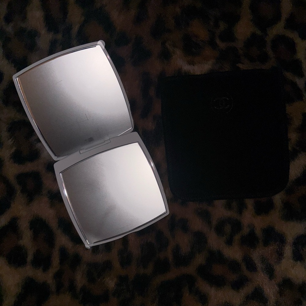 Chanel Compact Mirror - Picture 2 of 3